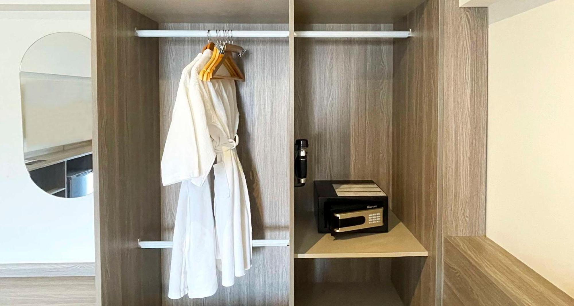 Surestay By Best Western Iconic Ari-Jatujak Bangkok Exterior photo